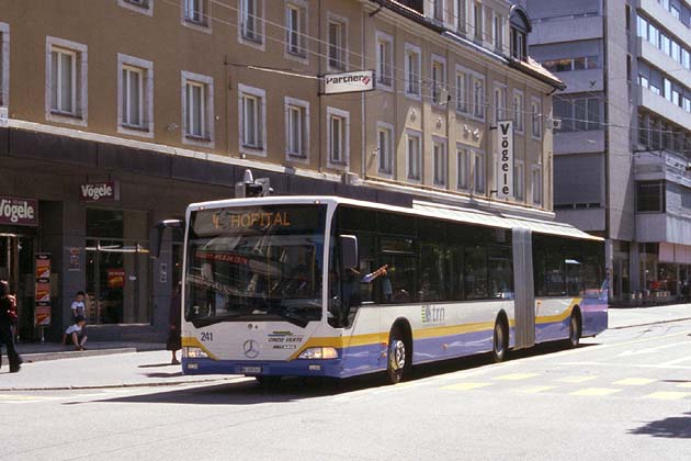 TRN La Chaux-de-Fonds Rue Lépold-Robert - 2002-05-31